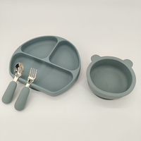Ensemble de vaisselle en silicone pour bébé, vente en gros directe usine, assiette compartimentée monobloc, bol à ventouse en forme d'ours pour enfants, fourchette et cuillère pour bébé