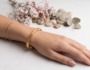 DIVYORO Bracelet plaqué or fait main pour femme, motif quadrillé texturé répété, style moderne et tendance - Product Image 5