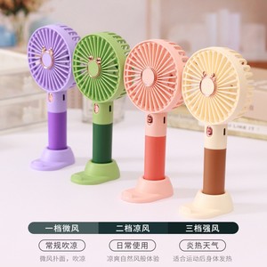 Mini ventilador USB portátil <span class=keywords><strong>de</strong></span> tres velocidades <span class=keywords><strong>de</strong></span> viento, coche <span class=keywords><strong>de</strong></span> escritorio <span class=keywords><strong>de</strong></span> mano, RV, Hotel, garaje, ventilador <span class=keywords><strong>de</strong></span> plástico eléctrico para oficina <span class=keywords><strong>de</strong></span> estudiantes, uso al aire libre - Product Image 4
