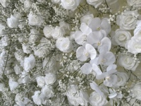 Mur floral 3D en soie Gypsophile et roses blanches pour bébé - Panneau floral fait main moderne pour décoration de scène de mariage et de remise de diplôme