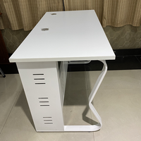 Escritorio de Computadora Metálico con Patas de Mariposa, Escritorio Escolar para Estudiantes con Gabinete para CPU con Cerradura y Mesa de Doble Asiento