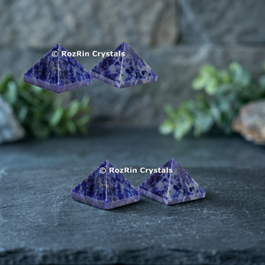 Figurine pyramide en agate et sodalite sculptée et gravée, décoration Feng Shui pour la maison, bouddhisme, provenant de Khambhat - Product Image 3