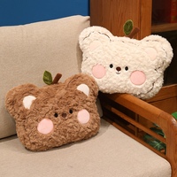 Großhandel Kawaii Lockiges Fell Apfelbär Plüschkissen Niedliches Teddybär-förmiges Kissen für Sofa Schlafzimmer Deko Feiertagsgeschenk