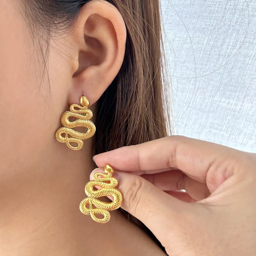 Pendientes de acero inoxidable con forma de serpiente de oro nuevo personalizados de moda de Graduación