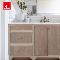 Meuble de salle de bain haut de gamme, armoire à linge étroite, style Shaker, en chêne blanc rainuré, avec panneaux cannelés, pour salle de bain de luxe