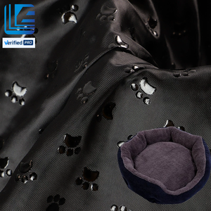 Tela Antideslizante de Alta Calidad y Durabilidad, 100% Poliéster, con Puntos de PVC en Forma de Huella de Perro, para Camas de Mascotas, Sofás y Cojines - Product Image 1