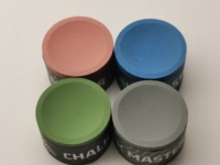 Lot de craies de billard multicolores HOLA CHAMPION de qualité supérieure, 98 pièces, avec boîte de rangement pour queues 3/4 en PU, idéal pour l'entraînement – Vente directe fabricant