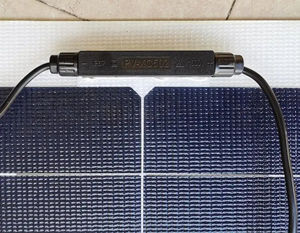 カスタマイズされたSunpowerセミフレキシブルソーラーパネル18W20W 40W 50W 100W 120W 150WキャンプカーマリンRVキャラバン用 - Product Image 4