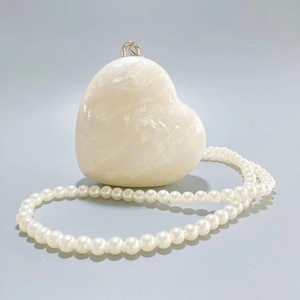 กระเป๋าคลัทช์ไข่มุกรูปหัวใจ - Product Image 2