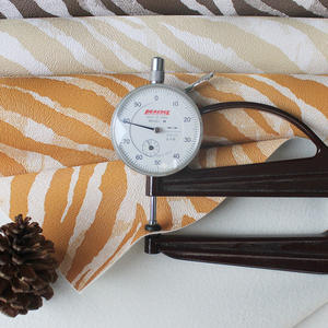 Gratis Monster Zebra Huid Bedrukt Pvc Faux Leer Reliëf Gevoel Van Echt Koeienhuid Pvc Leer Voor Schoenen Tassen Kleding - Product Image 4