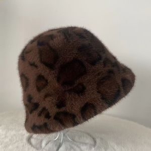 Nouveau chapeau de pêcheur en fausse fourrure pelucheuse à imprimé léopard de style coréen haut de gamme pour femmes, chaud, rétro, unique et tendance, chapeau décontracté - Product Image 6