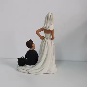 Artesanías de resina para recuerdo figuritas de pareja de boda personalizadas estatua de amantes del humor escultura de novia y novio para decoración mariage - Product Image 4