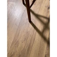 Conception populaire Carrelages de sol en bois céramique émaillée mate en porcelaine pour salle de bain intérieure petite salle de douche