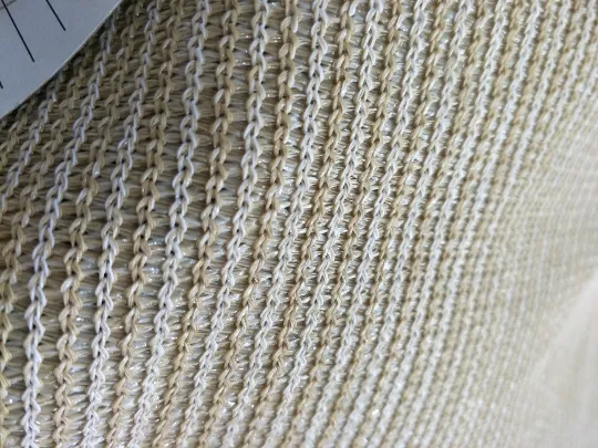 Tissu Beige HDPE tissé, tissu tricoté pare-soleil, filet pour abri de voiture, 340g/m2