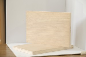 Proveedor Mayorista de Madera Contrachapada de Pino de Primera Calidad, Lijada por Ambos Lados y Recubierta con Chapa - Madera Contrachapada con Chapa PS, Superficie Plana - Product Image 4