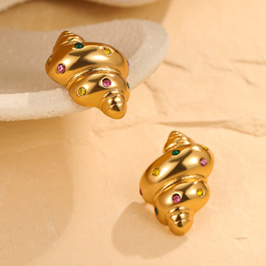 Pendientes Elegantes de Estilo Francés, de Acero Inoxidable, Chapados en Oro, con Forma de Croissant, con Conchas y Circonitas Coloridas, Geométricos - Product Image 3