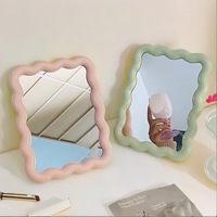 Miroir de maquillage ovale en plastique en gros, miroir mural carré suspendable pour chambre à coucher, outil de beauté, miroir de maquillage quotidien pliable pour bureau
