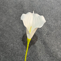 Grandes fleurs artificielles de lys blancs, douces et réalistes au toucher, prix réduit pour le Nouvel An, les mariages et la décoration intérieure
