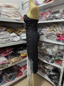 Abito da sera/cocktail da donna all'ingrosso, <span class=keywords><strong>nero</strong></span>, senza spalline, con perle e perline, aderente, a fascia, con frange a nappa - Product Image 3