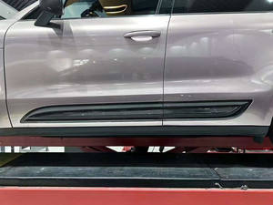 Kit carrosserie de haute qualité en fibre de carbone pour Porsche Macan, bande anti-collision de porte, ajustement parfait, pièces de pare-chocs, kits de lifting - Product Image 2