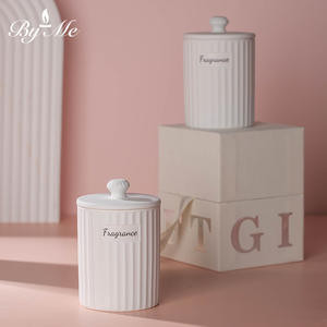 Juego de Regalo de Velas Aromáticas Nórdicas en Frascos de Porcelana con Mecha de Madera, en Oferta - Product Image 2