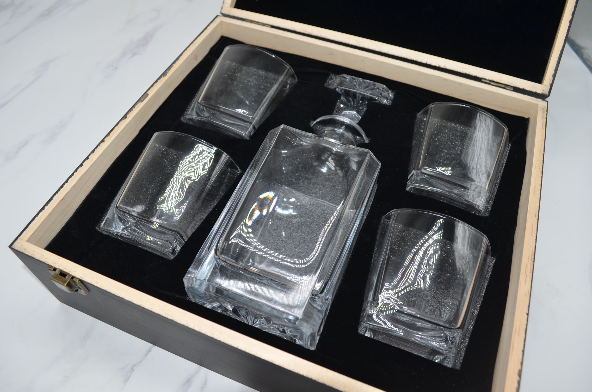 ขวดเหล้า + 4แก้ว