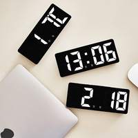Einfaches Design Digital LED Bunte elektronische Hintergrund beleuchtung Wecker für Innenraum Studenten wohnheim Wecker