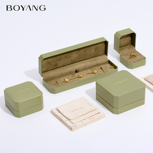 Boyang Custom verde di lusso orecchino anello ciondolo collana confezione portagioie in plastica - Product Image 4