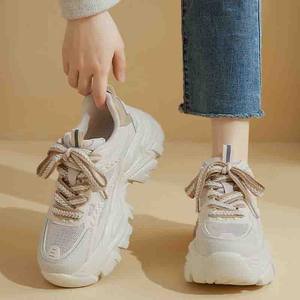 Venta al por mayor de fábrica: Zapatillas deportivas casuales de mujer con suela gruesa, transpirables, cómodas, de malla, estilo nuevo 2026, modernas y a la moda. - Product Image 2