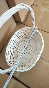 Cesto Ovale Bianco in <span class=keywords><strong>Vimini</strong></span> Prodotto in Fabbrica, Cesto in Salice Naturale Intrecciato a Mano per Composizioni Floreali, Decorazioni Pasquali e Nuziali - Product Image 6