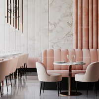 Ensemble de mobilier pour café et restaurant : table en marbre et chaises en cuir, banquette en velours rose à surpiqûres verticales