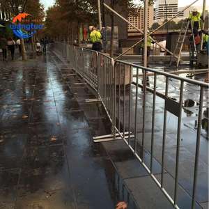 Barriere Temporanee per Controllo Folla Pedonale, Recinzioni Zincate per Concerti ed Eventi - Product Image 4