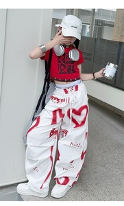 Set a maniche corte da ragazza 2025 estate nuovo Set a due pezzi Casual alla moda con stampa Graffiti a cuore - Product Image 5