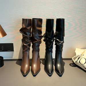 Botas de tacón alto para mujer, estilo western, lisas, sin cordones, hasta la rodilla, con punta abierta y parte superior plisada - Product Image 3