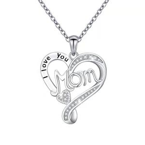 Collier tendance avec pendentif en forme de cœur en double zircon et lettres en diamant, laiton doré, 'Je t'aime maman', lettres en forme de cœur, touche de luxe pour maman - Product Image 1