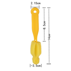 Cepillo para tetinas amarillo con mango largo de 14 cm y cabezal de esponja para limpieza de biberones - Product Image 1