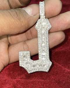 Pendentif en diamant personnalisé tendance de qualité supérieure pour hommes et femmes, accessoire de bijoux élégant et glacé pour un usage quotidien ou des occasions de cadeaux - Product Image 5