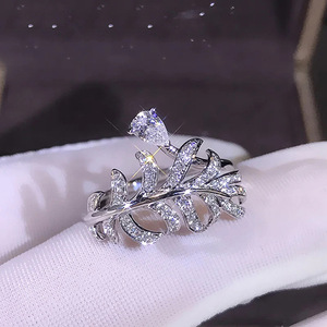 Anello da Donna in Oro Bianco con Diamante Naturale Taglio a Pera, Colore G, Design a Foglia Scintillante, Anello di Fidanzamento T0854 - Product Image 6