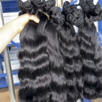 Vente en gros de cheveux indiens bruts 100% naturels, extensions de cheveux humains bruts cambodgiens, cheveux bouclés birmans non traités, mèches de cheveux bruts vietnamiens