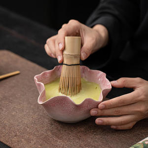 Ensemble de démarrage <span class=keywords><strong>Matcha</strong></span> rose esthétique à bords ondulés, kit d'outils <span class=keywords><strong>Matcha</strong></span> complet en porcelaine artisanale, magnifique tapis à thé floral - Product Image 4