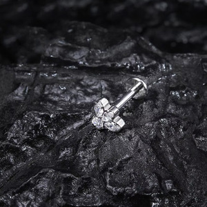 Boucles d'oreilles en alliage de titane en forme de cœur avec filetage interne pour bijoux d'oreille - Product Image 3