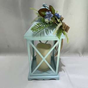 Lanterne à vent bleu pastel <span class=keywords><strong>rustique</strong></span> avec embellissement floral, lanterne à bougie suspendue pour la décoration de la maison, du jardin et du patio - Product Image 2