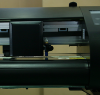 JINKA M1600 Machine de découpe de vinyle et d'autocollant graphique à alimentation automatique avec support électrique