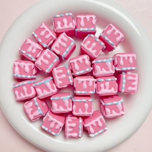 T1844 Cube de crème gâteau mignon 3D perles <span class=keywords><strong>dessin</strong></span>ées à la main bricolage matériel bracelet chaîne accessoires fournisseur - Product Image 6