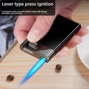 Accendino a Gas Vintage Unico con Fiamma a Getto e Accensione a Leva, Elegante e Antivento per Fumatori - Product Image 3