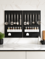 Organisateur mural de cuisine moderne en métal perforé, panneau de rangement en acier blanc avec paniers et crochets pour pots à épices et ustensiles