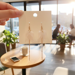 Pendientes de perlas de concha Huggie hechos a mano, moda de tendencia para niñas, gran oferta al por mayor - Product Image 3