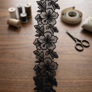 Ribete de encaje ligero bordado floral negro con lentejuelas para prendas, bolsos y bodas - Product Image 3