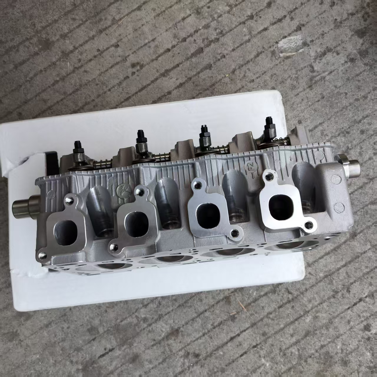 Gasoline 1.0L 1.1L 465QA Engine Complete Cylinder Head for Wuling Changan Dongfeng Chevrolet DFSK Changa Cylinder Head Auto Parts Image 4