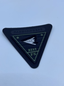 卸売カスタムロゴ3D刺繍パッチ新しいデザイン服のためのパーソナライズされた刺繍パッチ - Product Image 3